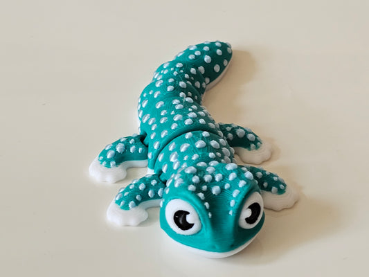 Gecko grass green silk blue spots