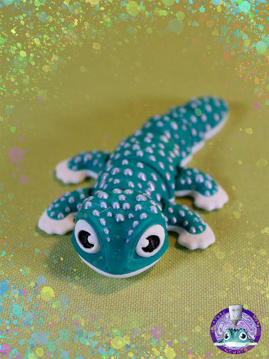 Gecko grass green silk blue spots